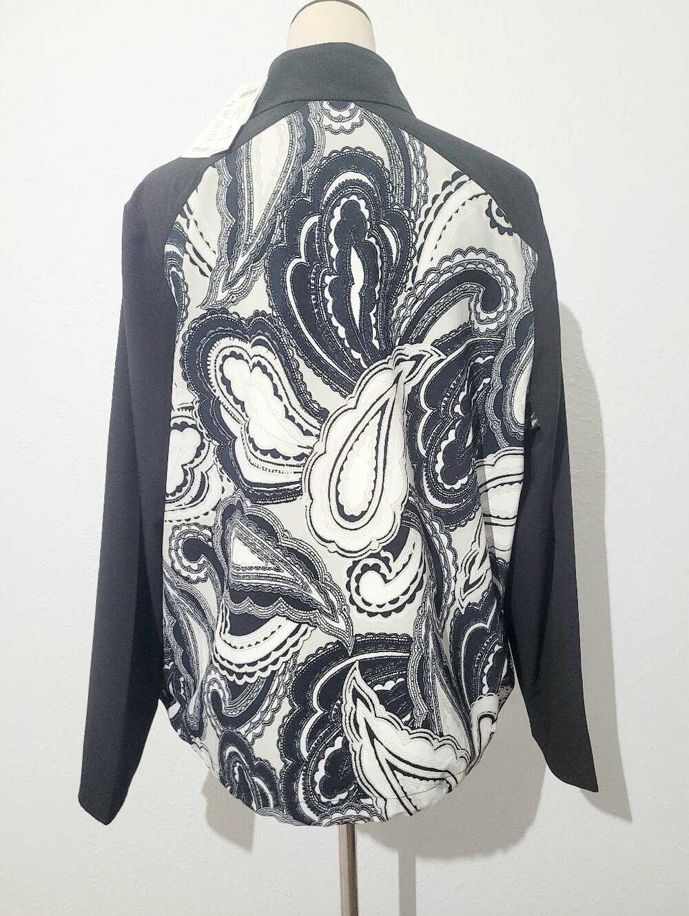 Plus Chico’s Zenergy UPF 50+ Paisley Zip Jacket Black White Size 18/18 NWT - Picture 5 of 16